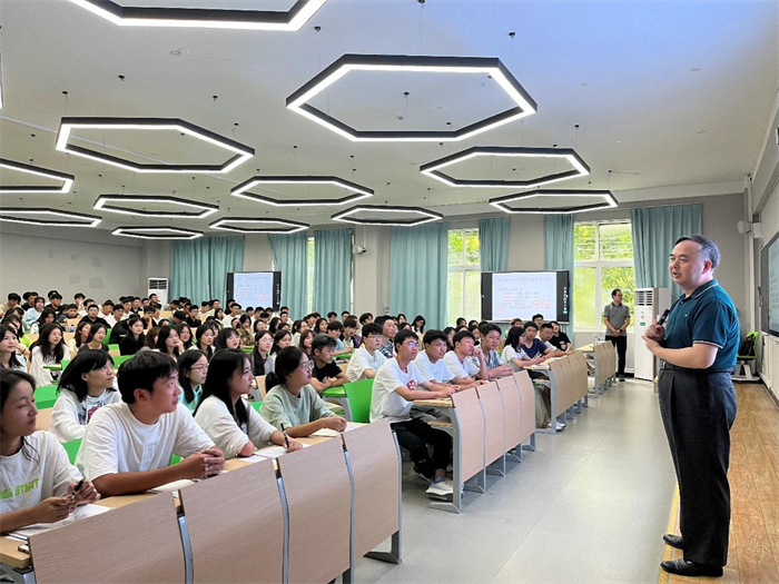 建筑与土木工程学院城乡规划系圆满举办2023级新生入学专业教育讲座