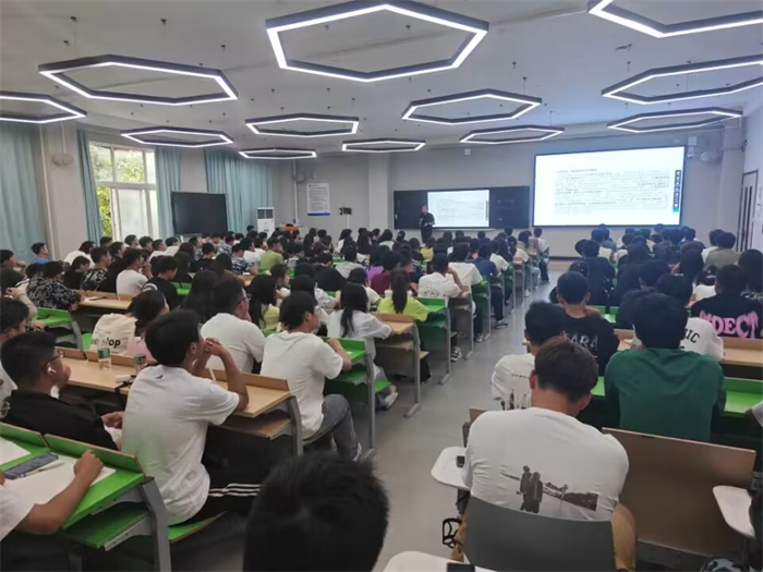 建筑与土木工程学院建筑系2023级新生专业教育系列活动“开学第一课”圆满举办