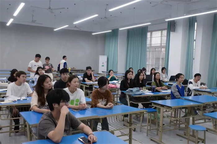 建筑与土木工程学院开展2021级风景园林专业导师见面会