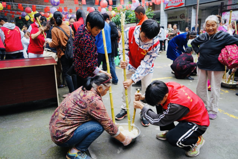 【重庆日报】向祖国真情告白 重庆城市科技学院等在渝高校这样为国庆生
