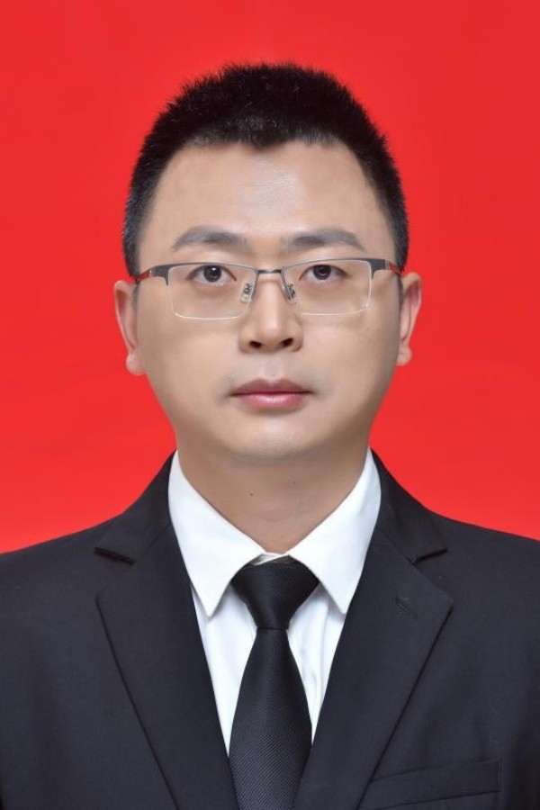 经济管理学院党总支副书记周德顺