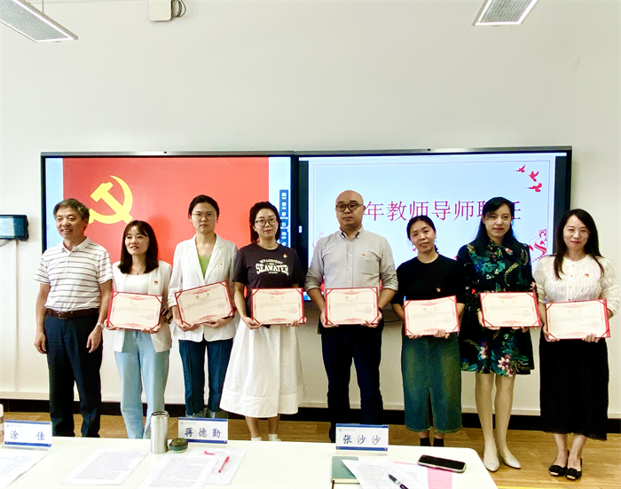 马克思主义学院召开迎中秋庆国庆教师座谈会