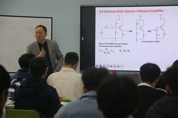 电气工程与智能制造学院试点班顺利开展双语教学