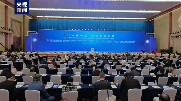 重庆城市科技学院圆满完成首届科技大会外国部级政要接待工作