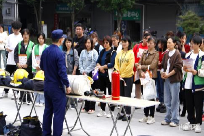 【央广网】图集｜重庆城市科技学院把科普实验带进小学科技节现场