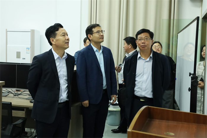 明达职业技术学院刘必千一行到访重庆城科调研交流