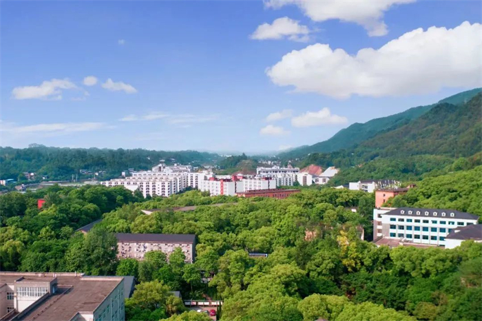 重庆城市科技学院荣膺“影响力民办高校”荣誉称号