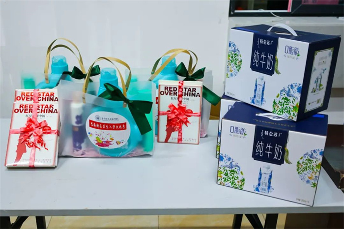 重庆城科领导和老师走访巴南校区学生寝室看望入住学生