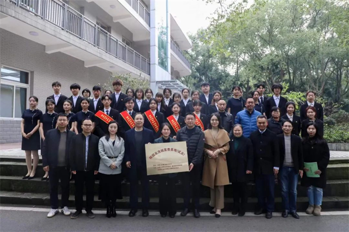 永川首家校园反洗钱宣教基地在重庆城市科技学院揭牌成立