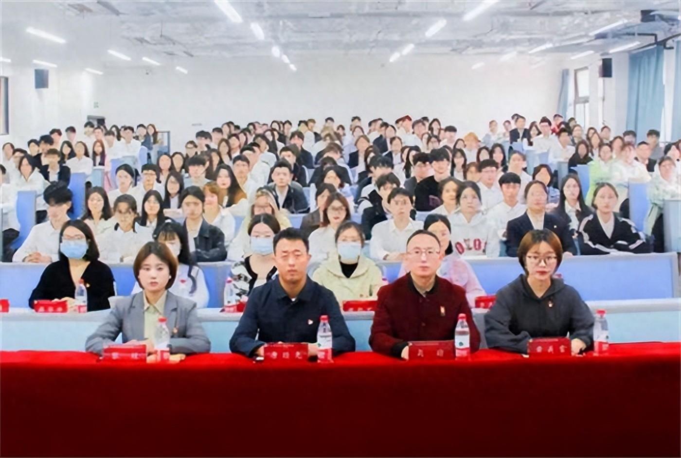 【今日头条】重庆城市科技学院第29期入党积极分子结业考试圆满结束