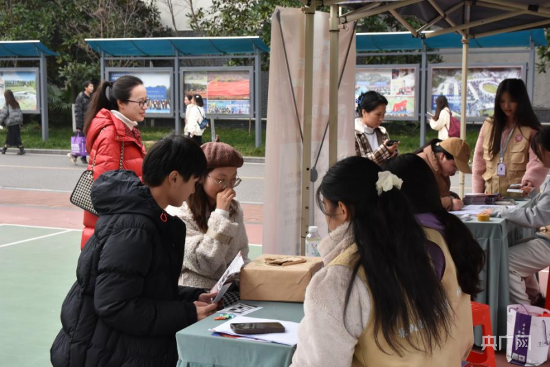 【央广网】图集｜位于重庆城市科技学院的集成电路创业史陈列馆迎来建馆五周年