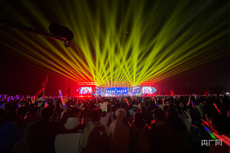 【央广网】图集 | 重庆城科2023迎新晚会“展青春新颜”