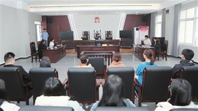 【渝西都市报】重庆城市科技学院人文学院开展模拟法庭演练