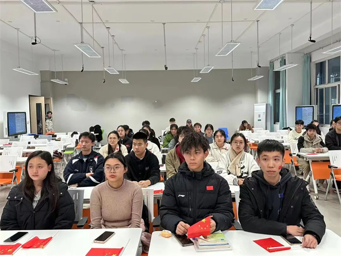 体育与大健康学院学生第一党支部开展主题党日活动