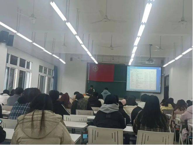 【搜狐新闻】重庆城市科技学院经济管理学院入团积极分子培训班十二月理论学习