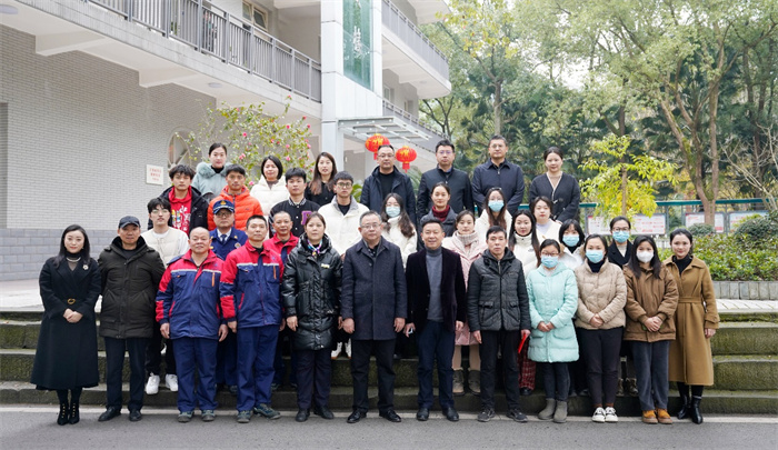重庆城市科技学院召开“温暖冬日”座谈会