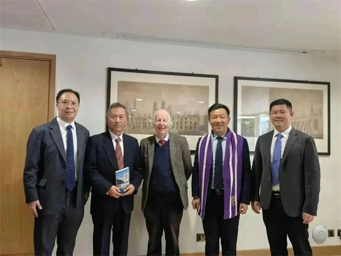 重庆城市科技学院校领导抵英考察交流