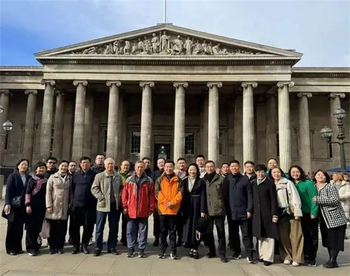 重庆城市科技学院校领导抵英考察交流