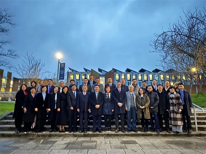 重庆城市科技学院校领导抵英交流考察