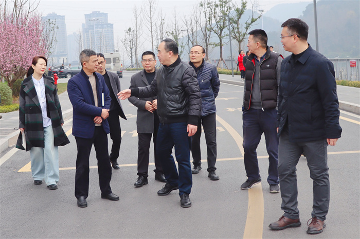 重庆市巴南区政协主席何永革一行到巴南校区开展调研工作