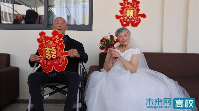 【人民日报】重庆城市科技学院艺术与传媒学院开展“圆梦婚纱照”志愿服务活动