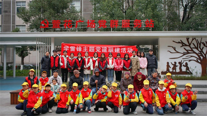 人文学院开展学雷锋主题党建联建活动