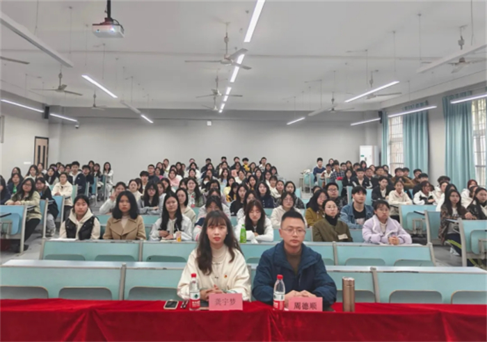 经济管理学院第五期入党申请人培训营理论学习第一讲顺利举行