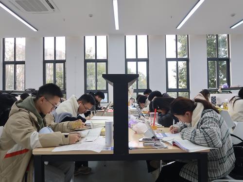 【新重庆】重报调查| 数字化阅读时代，高校图书馆该如何提升吸引力？