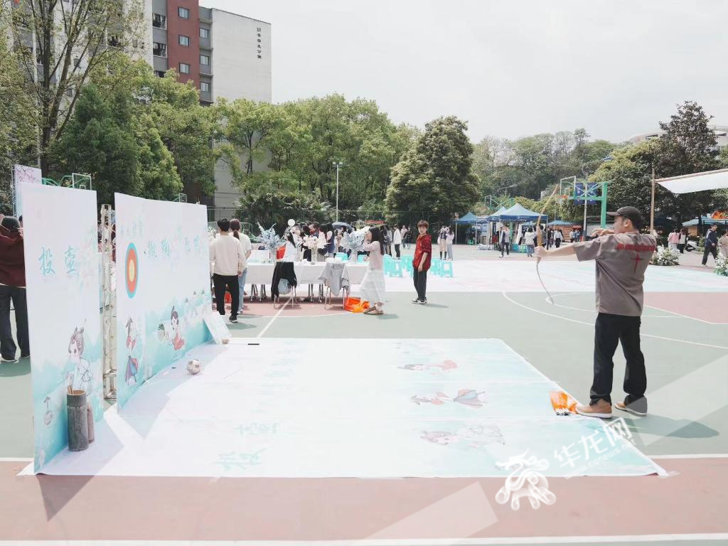 【华龙网】视频 | 重庆城市科技学院“十二花神”踏春而来 共庆花朝节