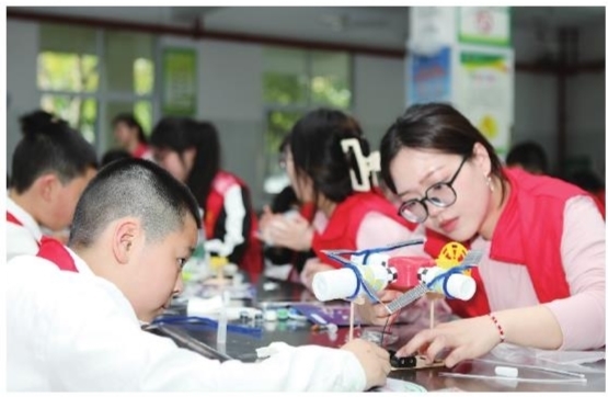 【渝西都市报】重庆城市科技学院传承“三线精神 ” 共筑红色梦想