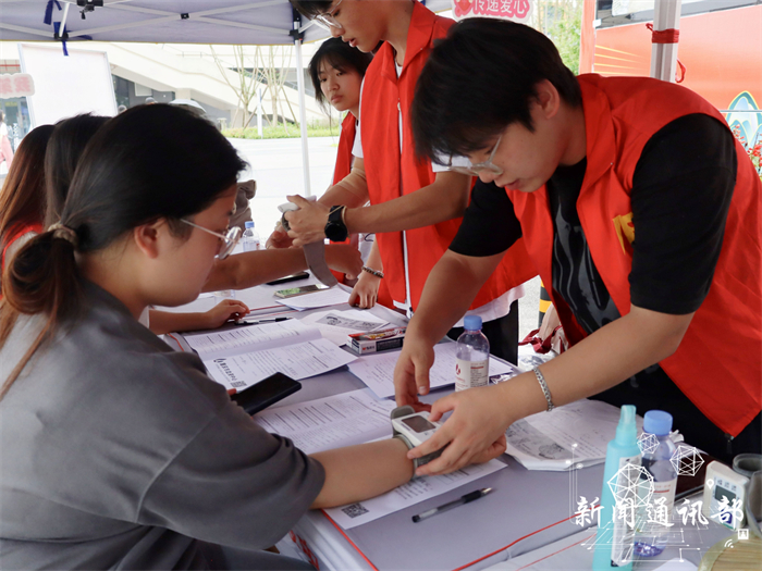 人工智能与大数据学院巴南校区开展无偿献血活动