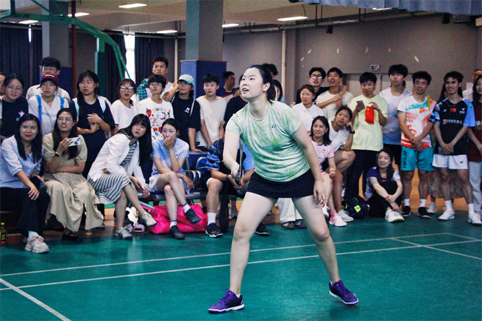 【新华网】奥运冠军李雪芮走进重庆城市科技学院 激励大学生勇敢追梦