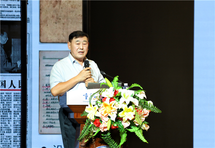 【重庆日报】周绪红院士走进重庆城市科技学院勉励学生：为人做事要有“人一能之我十之，人十能之我百之”的精神