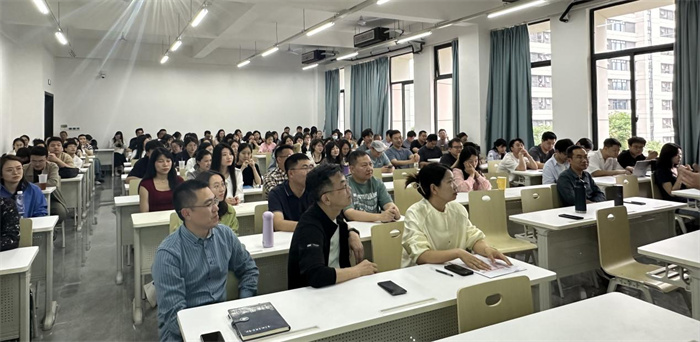 艺术与传媒学院召开全院教师大会暨师德师风专题教育大会