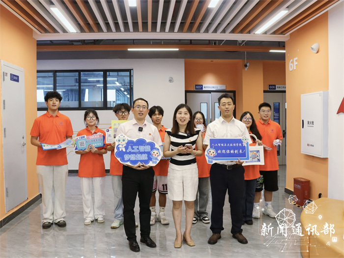 人工智能与大数据学院成功开展2024年“院长+书记带你看学院”招生宣传直播活动