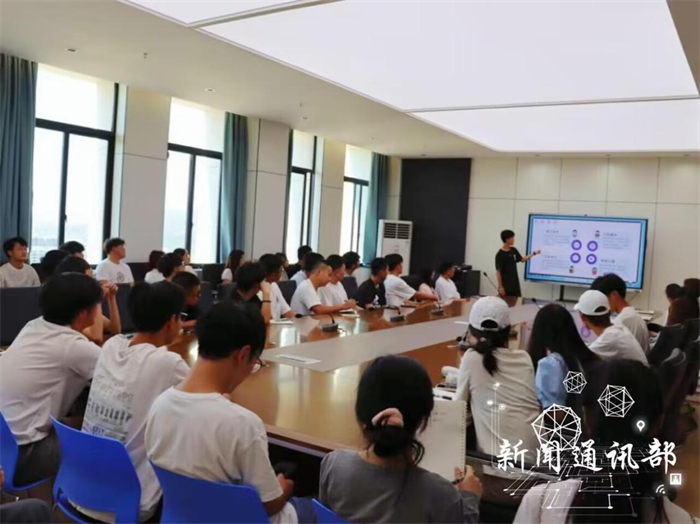 人工智能与大数据学院顺利开展迎新志愿者培训会
