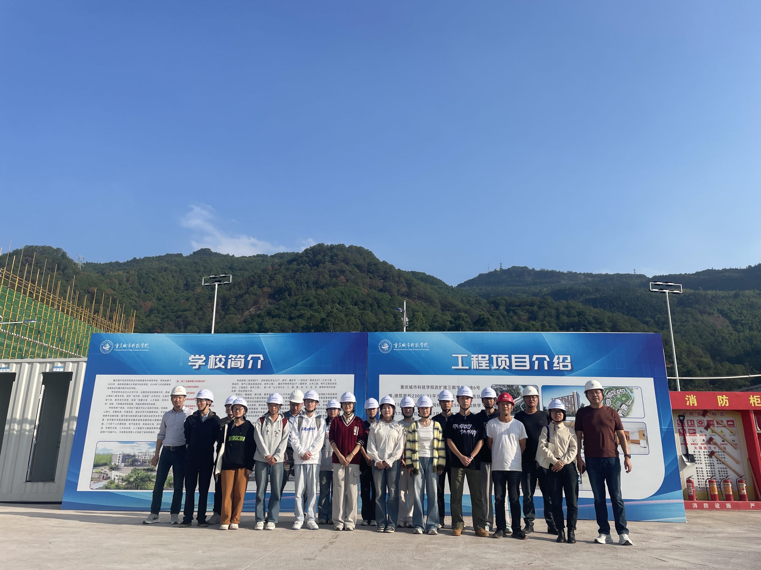 建筑管理学院22级“卓越·梦享”班学生深入装配式建筑现场