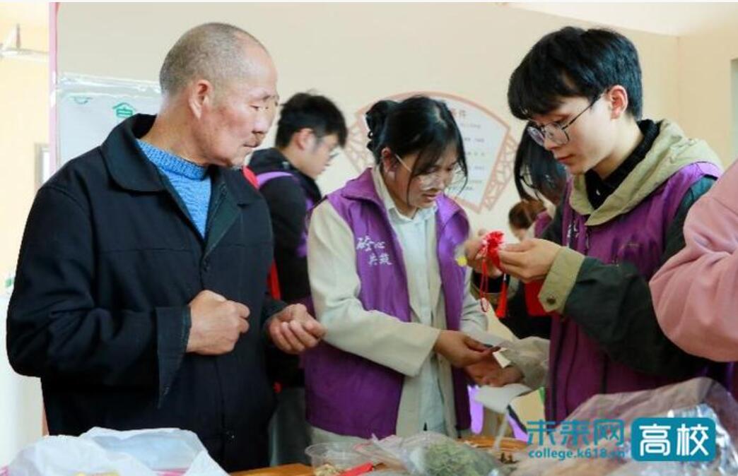 【人民号】重庆城市科技学院建筑与土木工程学院开展重阳节金龙敬老院志愿服务活动