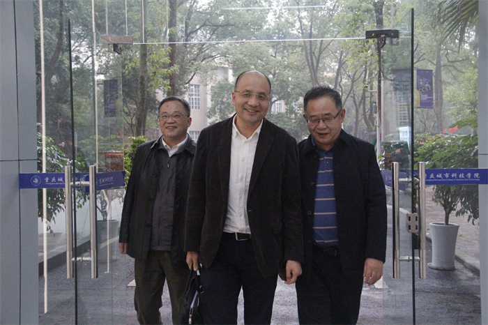 重大副校长刘贵文考察BIM实验班