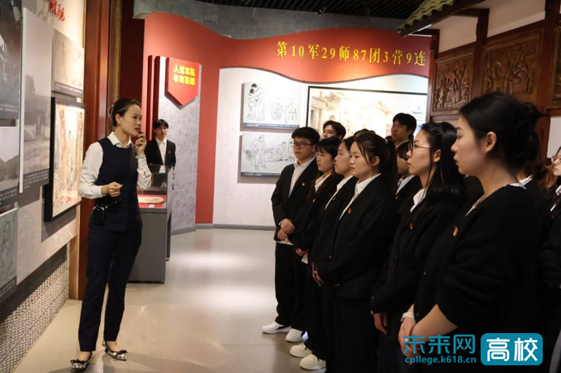 【人民号】重庆城市科技学院在邱少云纪念馆开展微党课