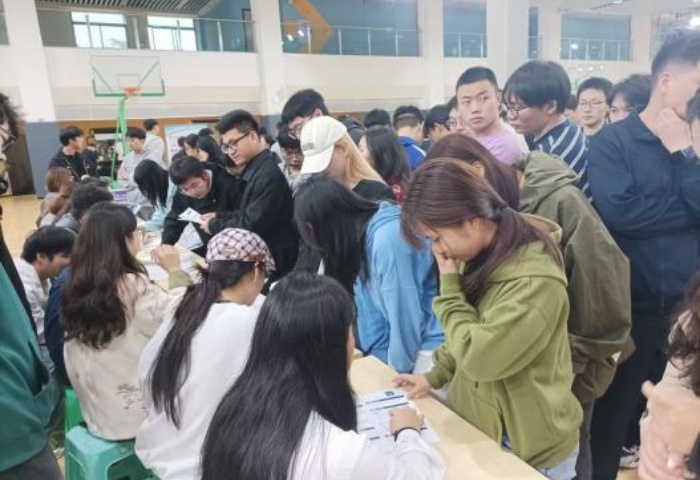 山地人居环境科学前瞻及高端人才发展学术研讨会在重庆城市科技学院举办
