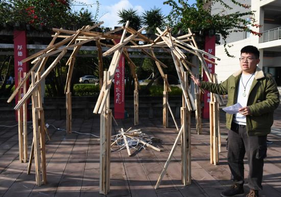 【中新网】重庆一高校举行建筑建造文化节
