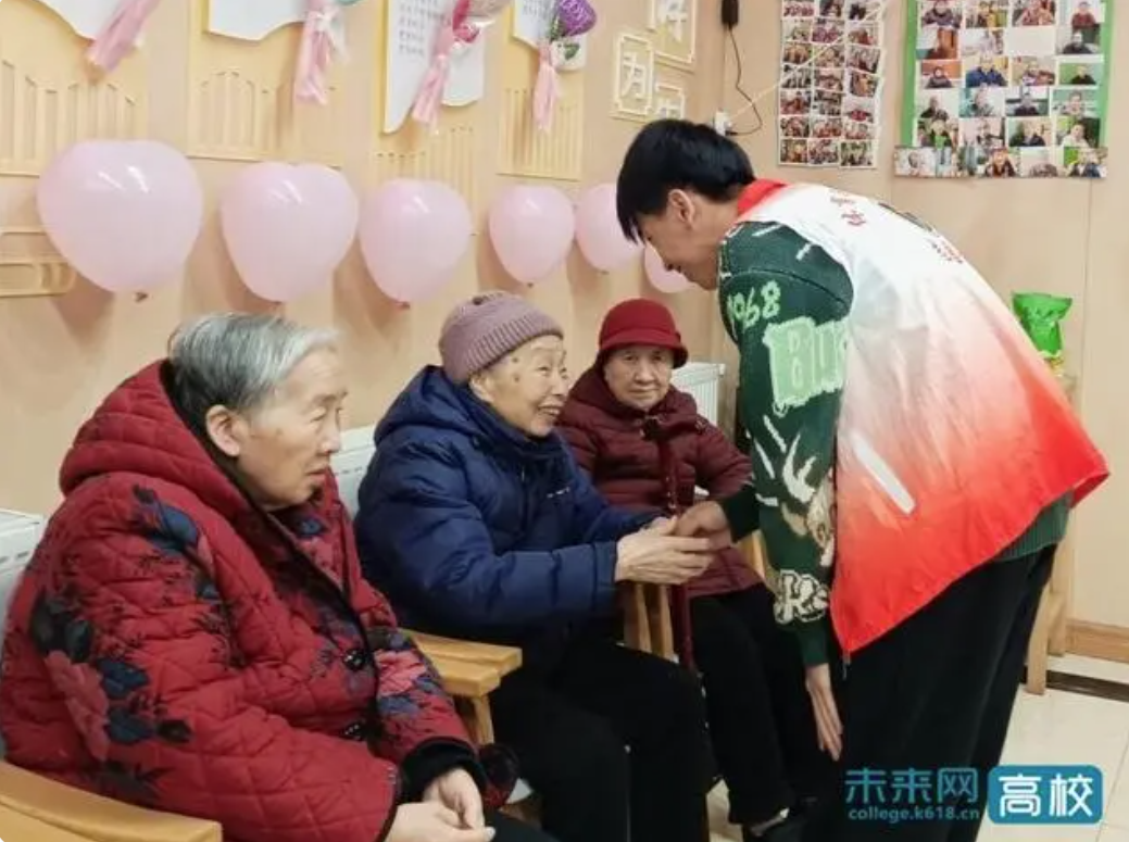 【百度】重庆城市科技学院学子走进养老院开展温馨志愿服务