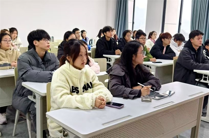 人工智能与大数据学院顺利开展宣传工作者培训会