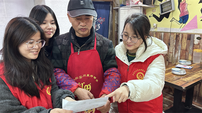 马克思主义学院永川区永钢村环保主题宣讲暨“洁小青”志愿服务活动