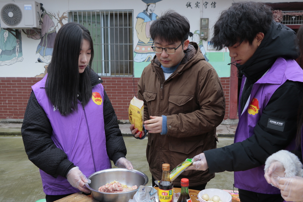 【永川融媒体中心】重庆城市科技学院：青春筑益 冬日暖巷
