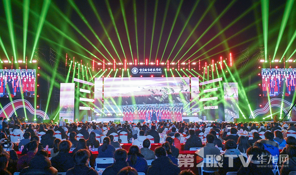 【华龙网】歌舞表演，厨王争霸赛……这个高校元旦晚会有看头！