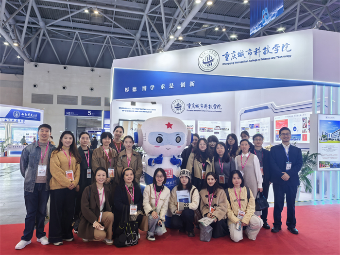 人文学院教师团共赴高博会 共谋学院发展新篇章