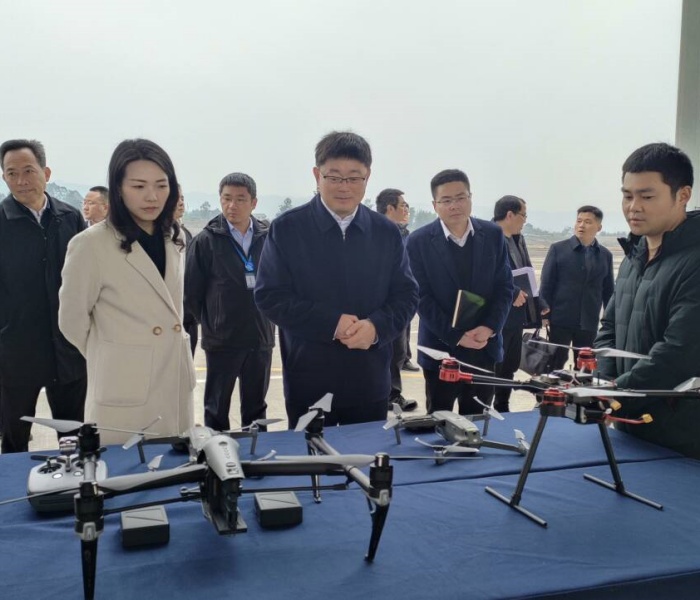 重庆城市科技学院亮相低空经济交流活动现场