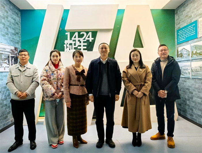 重庆市科技局领导莅临重庆城市科技学院调研指导科研工作